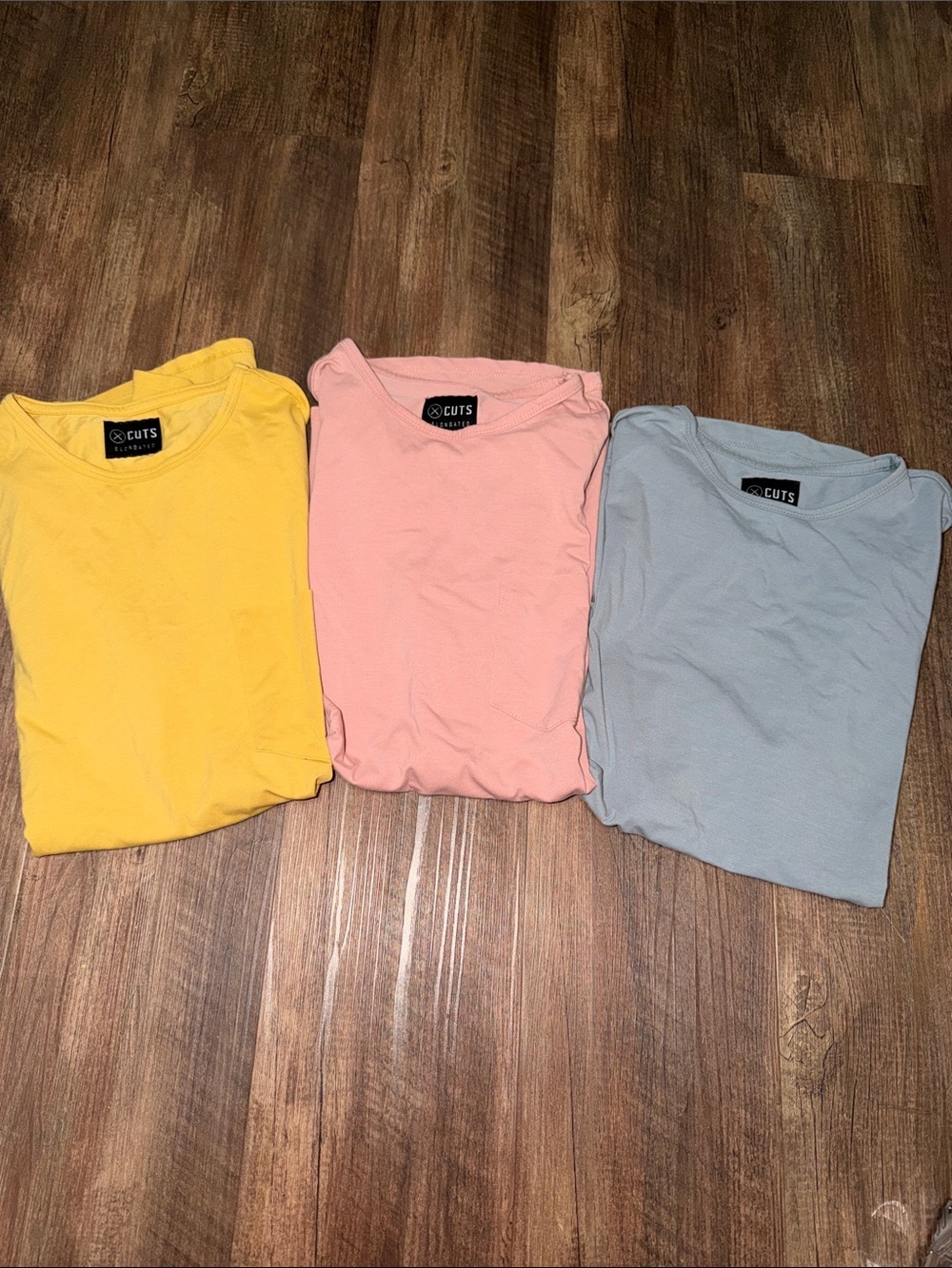 Lot of 2 CUTS elongated Tshirts (pink & yellow) & 1 Curve-Hem Gray Tshirt size S
